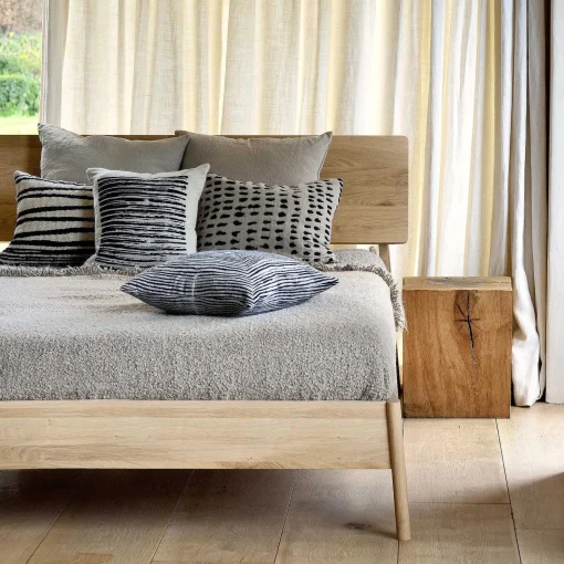 Air Solid Oak Bed, Queen