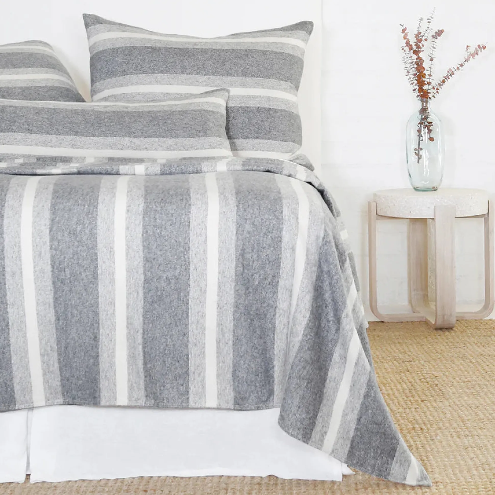 Alpine Throw, Grey and Ivory^Be Home Hot