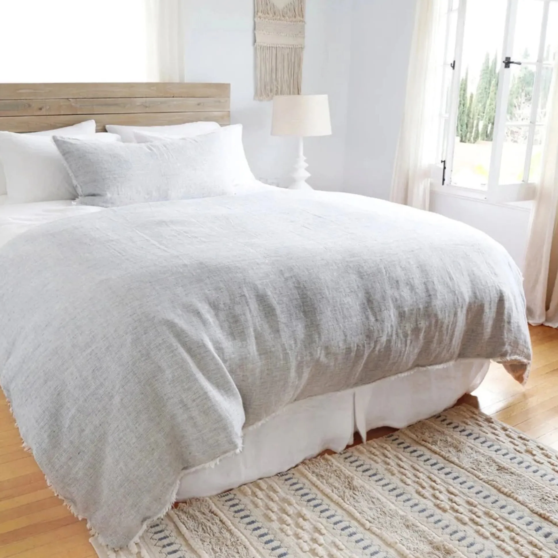 Avery Rug 2' x 3', Ivory & Indigo^Be Home Shop