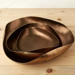 Galina Dish, Medium