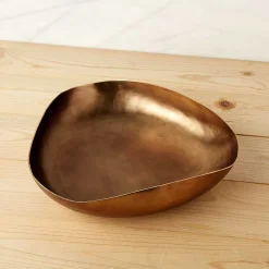 Galina Dish, Medium