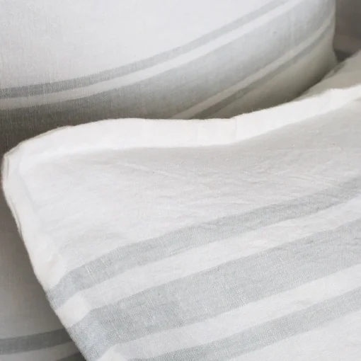 Jackson Big Pillow, White & Ocean^Be Home Hot