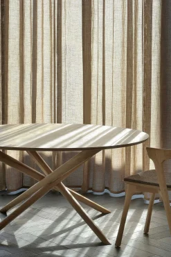 Mikado Solid Oak Round Dining Table