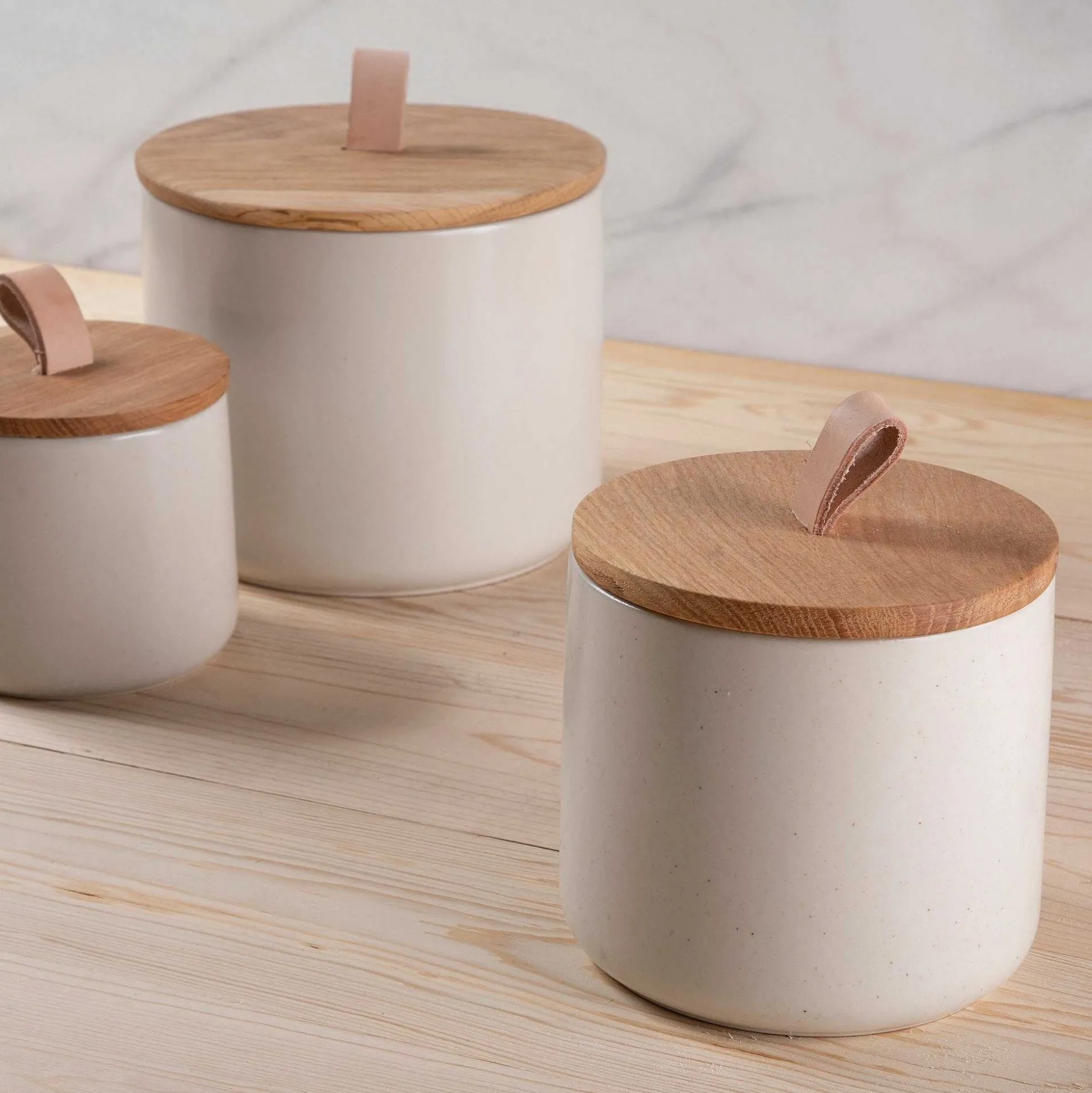 Pacifica Canister with Oak Wood Lid, Vanilla, Medium