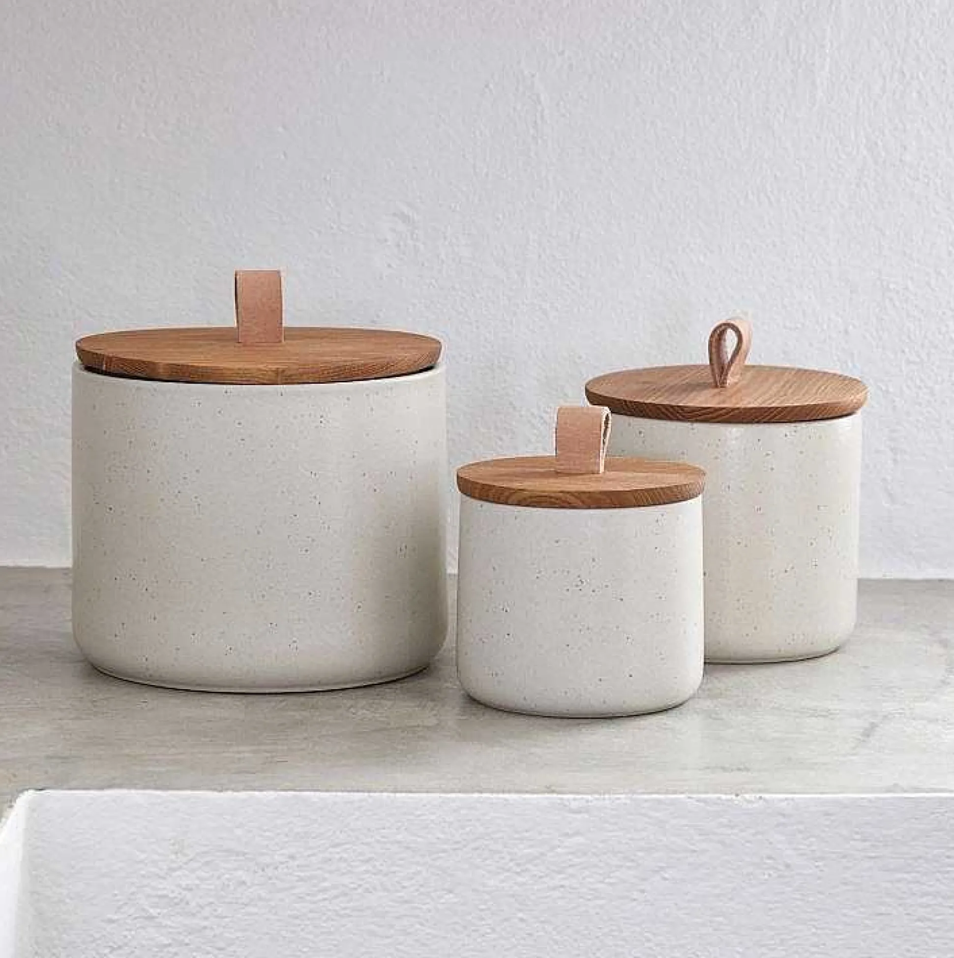 Pacifica Canister with Oak Wood Lid, Vanilla, Small