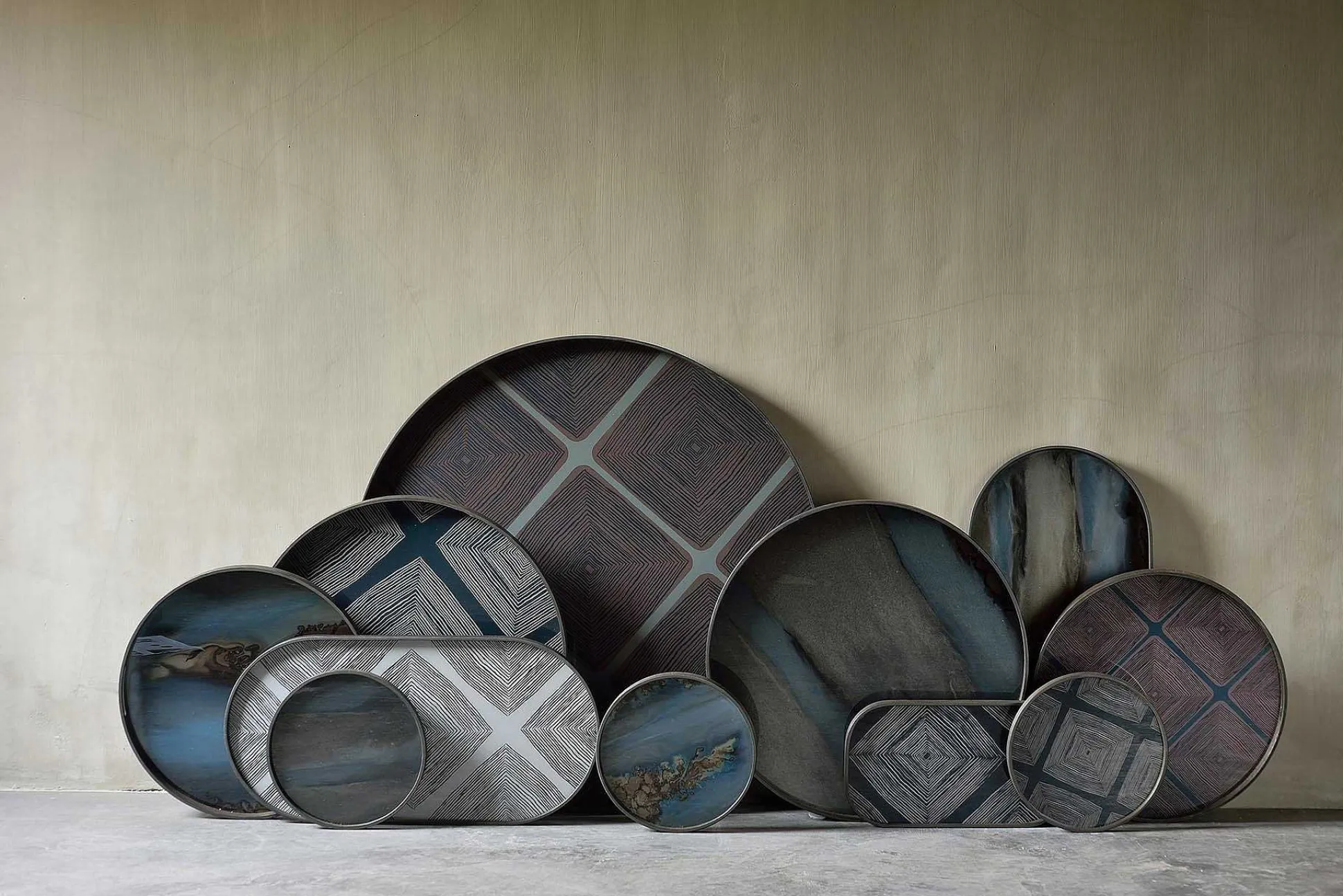 Round Glass Linear Squares Tray, Midnight, Small