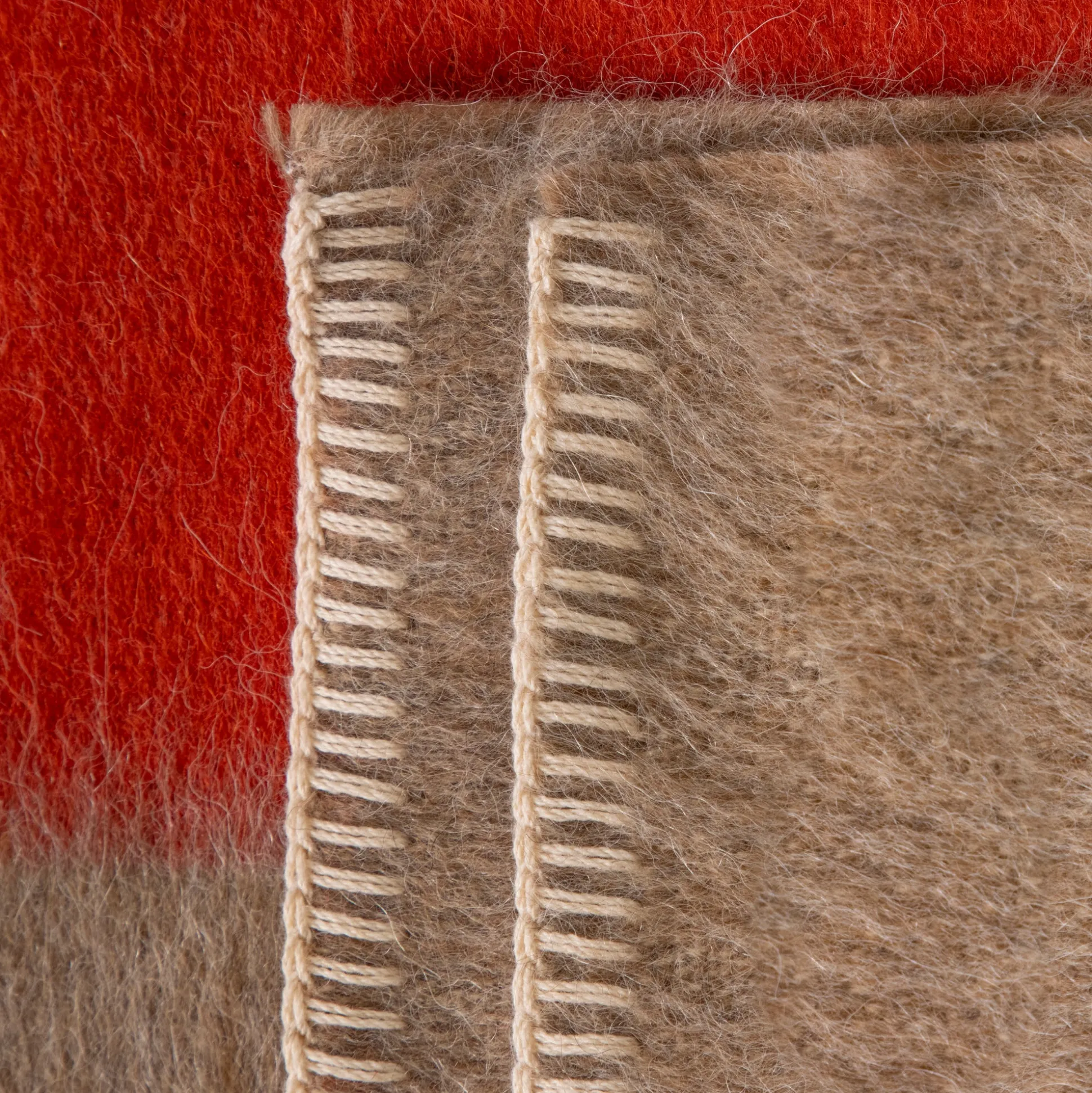 Siempre Blanket, Sand with Red Stripe^Be Home Fashion