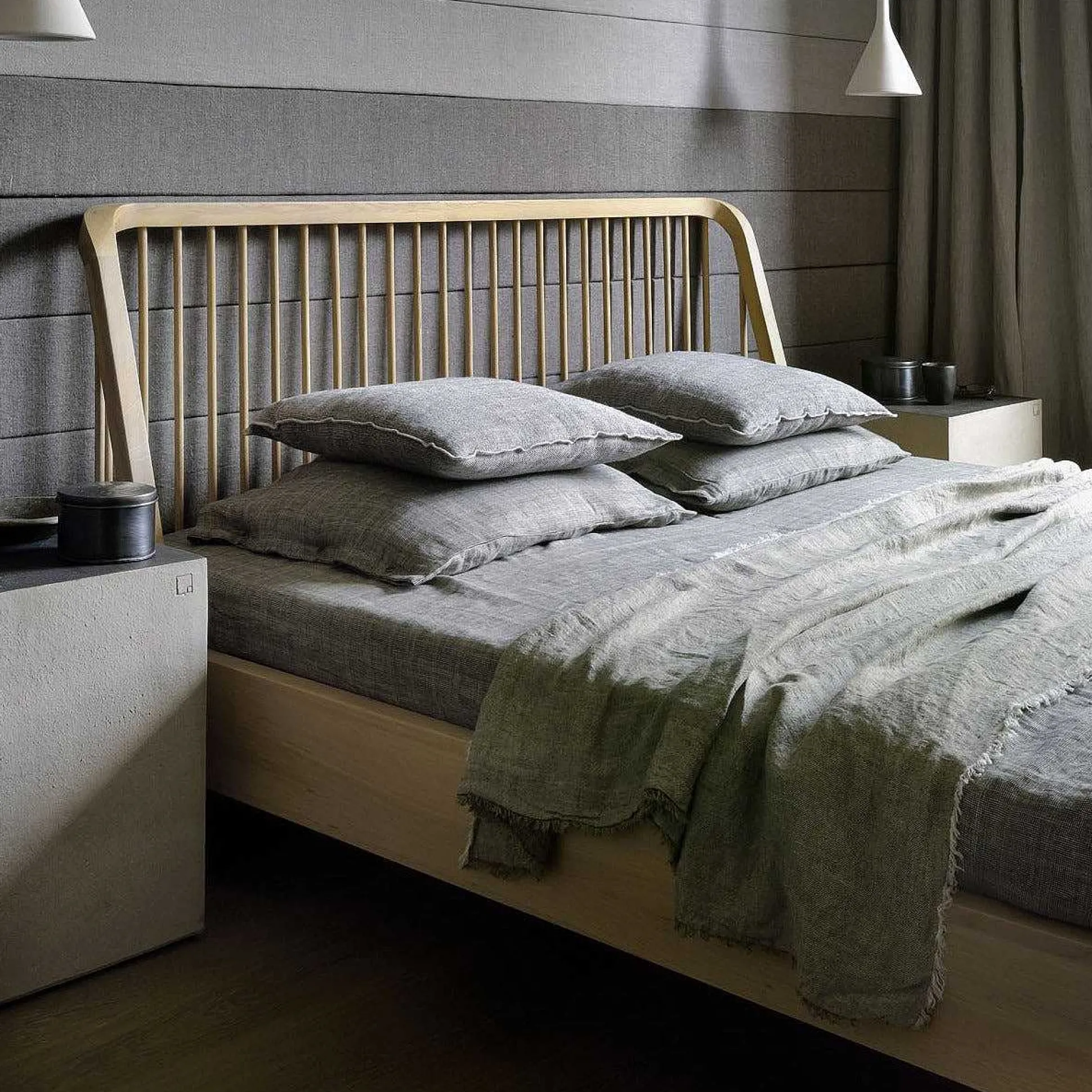 Spindle Solid Oak Bed, Queen