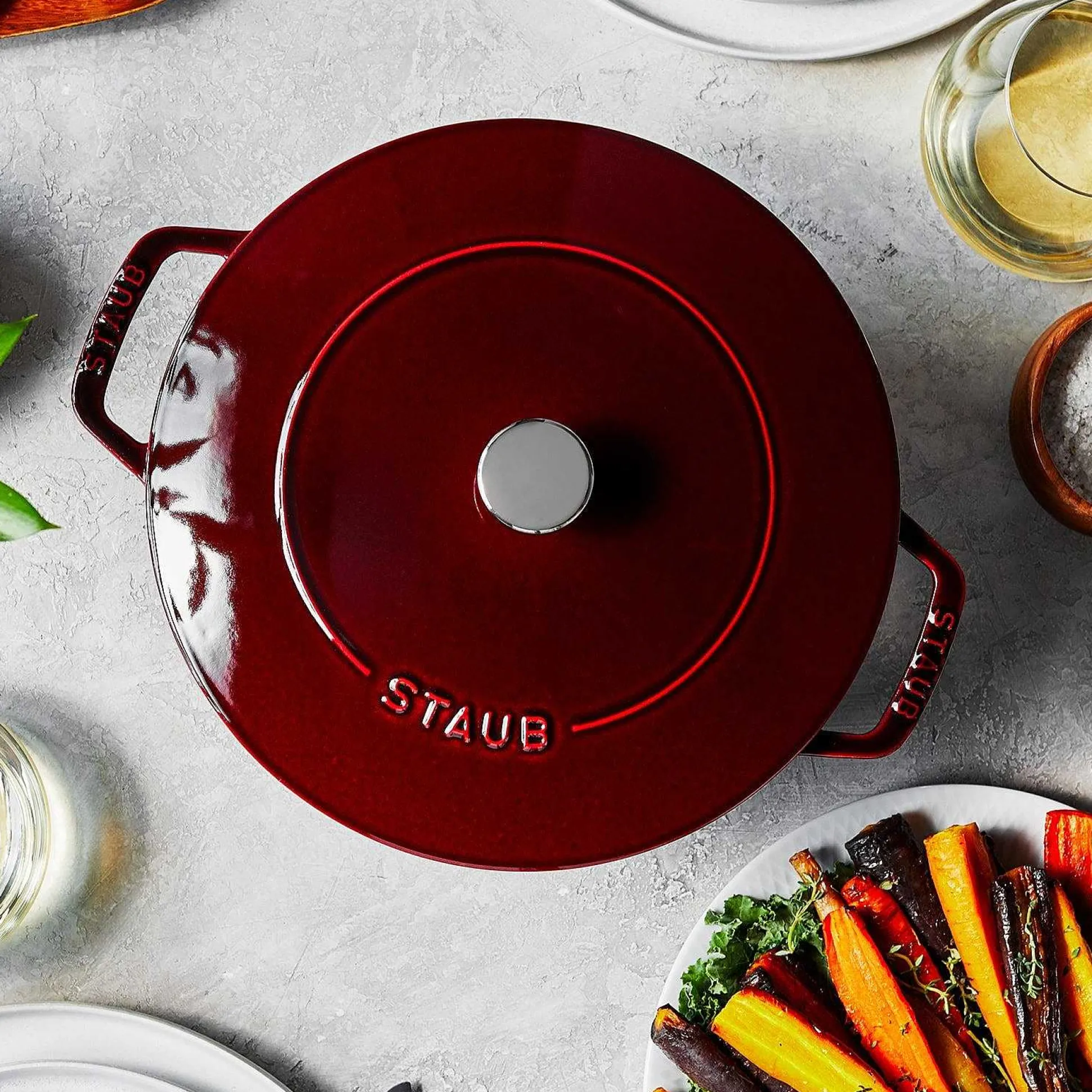 Staub Essential French Oven, 3.75qt, Grenadine