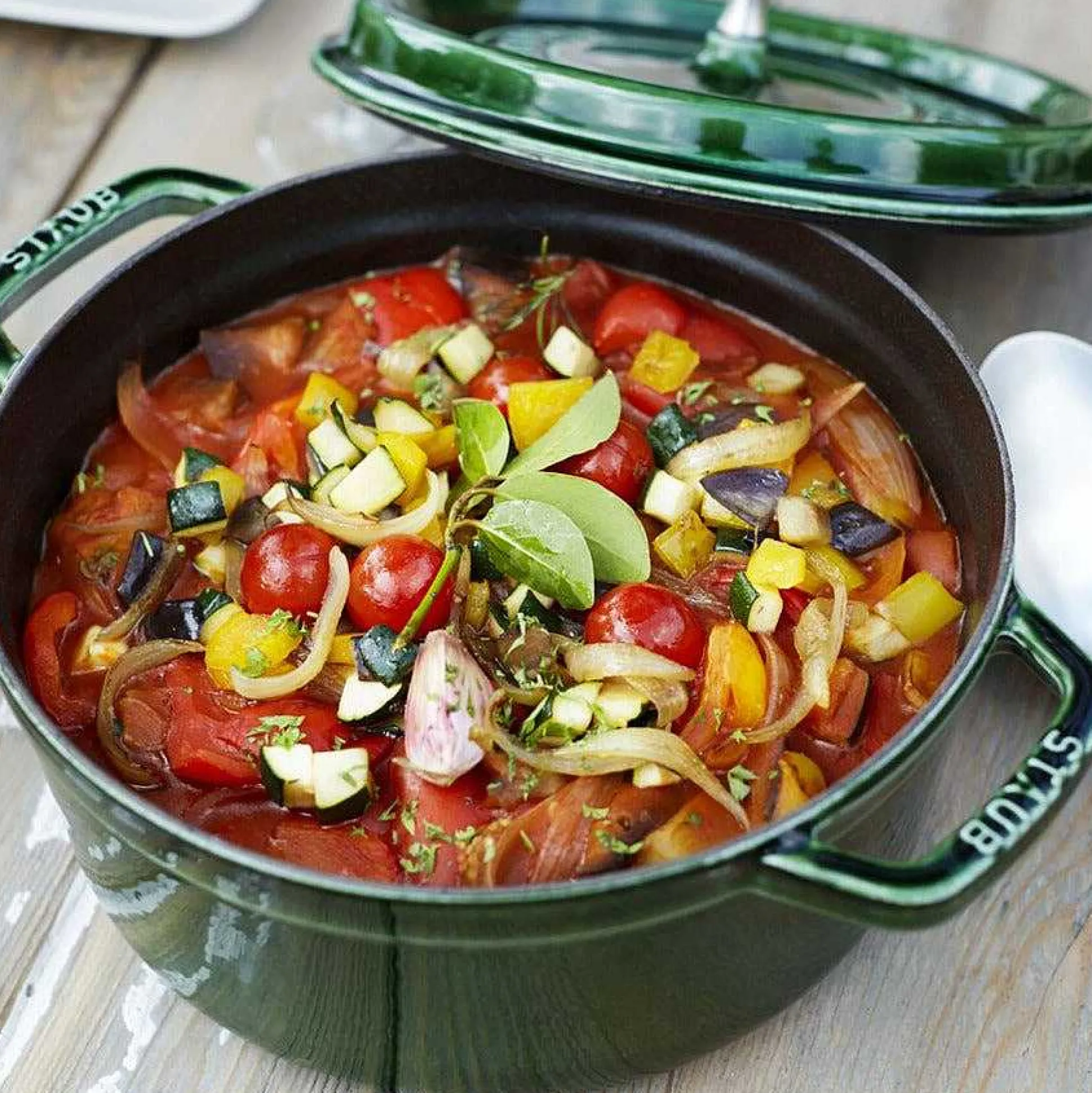 Staub Round Cocotte, 7qt, Basil