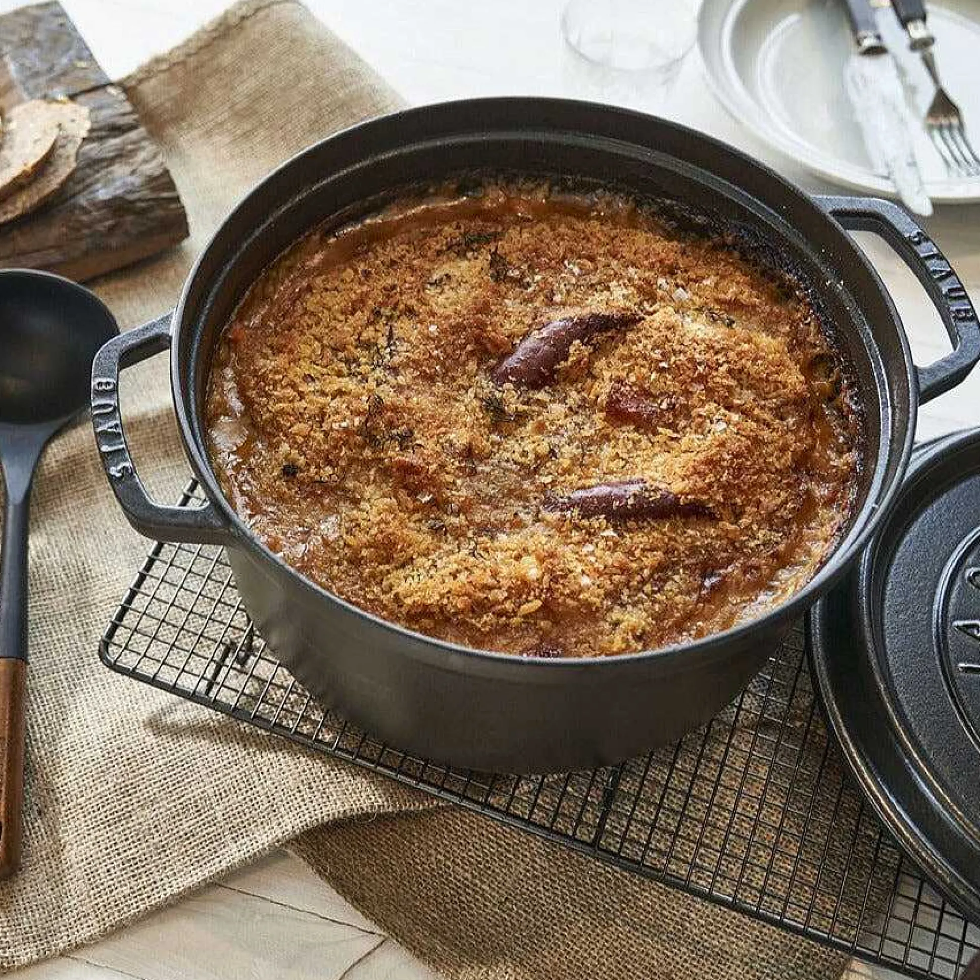 Staub Round Cocotte, 7qt, Black