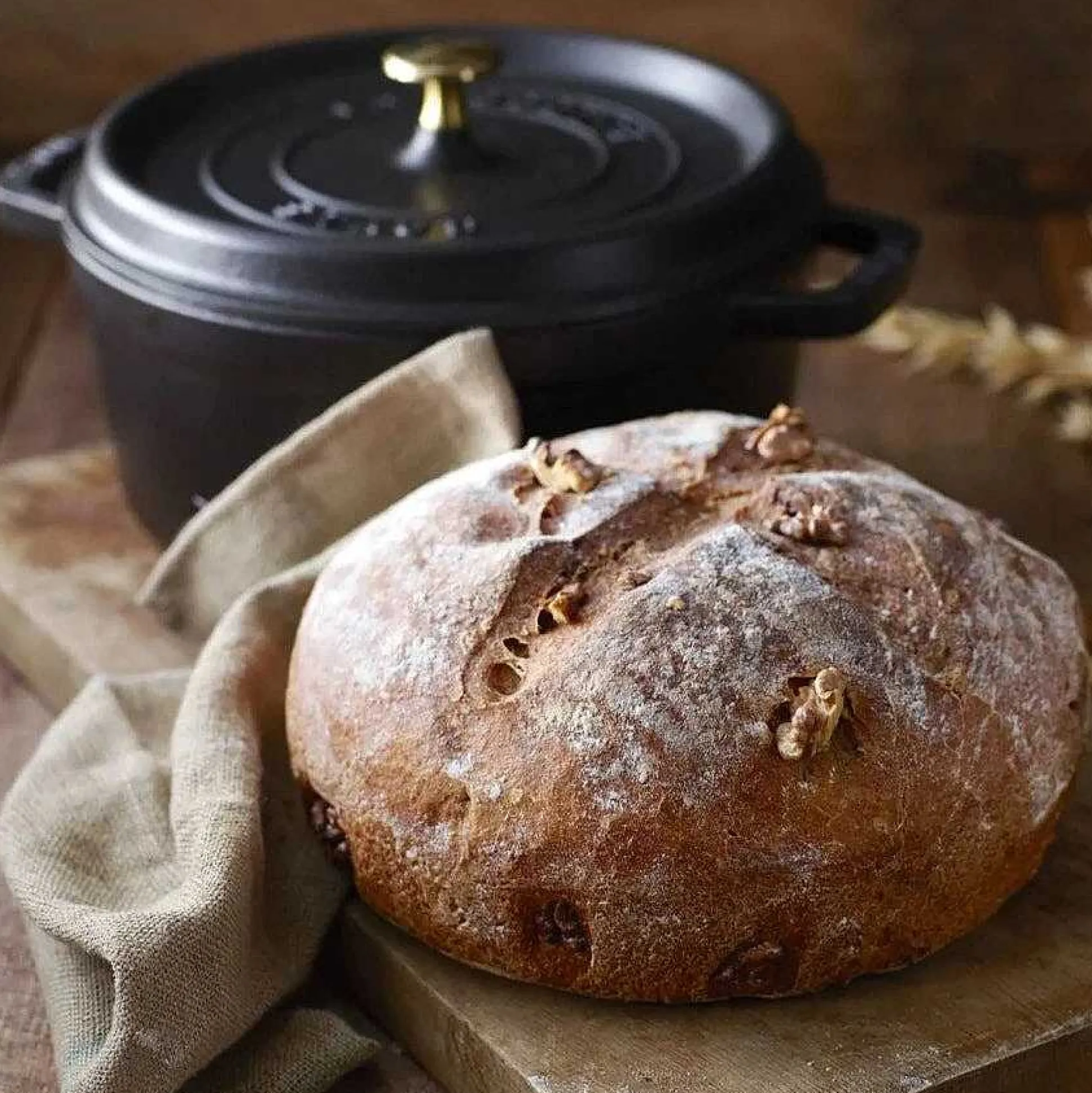 Staub Round Cocotte, 4qt, Black