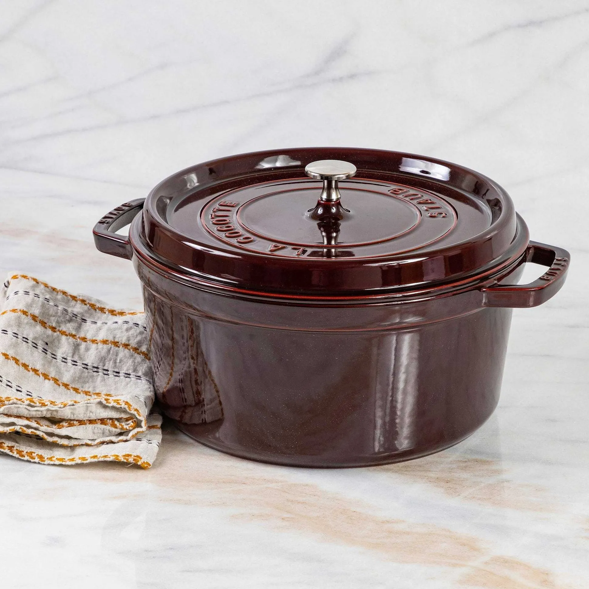 Staub Round Cocotte, 7qt, Grenadine