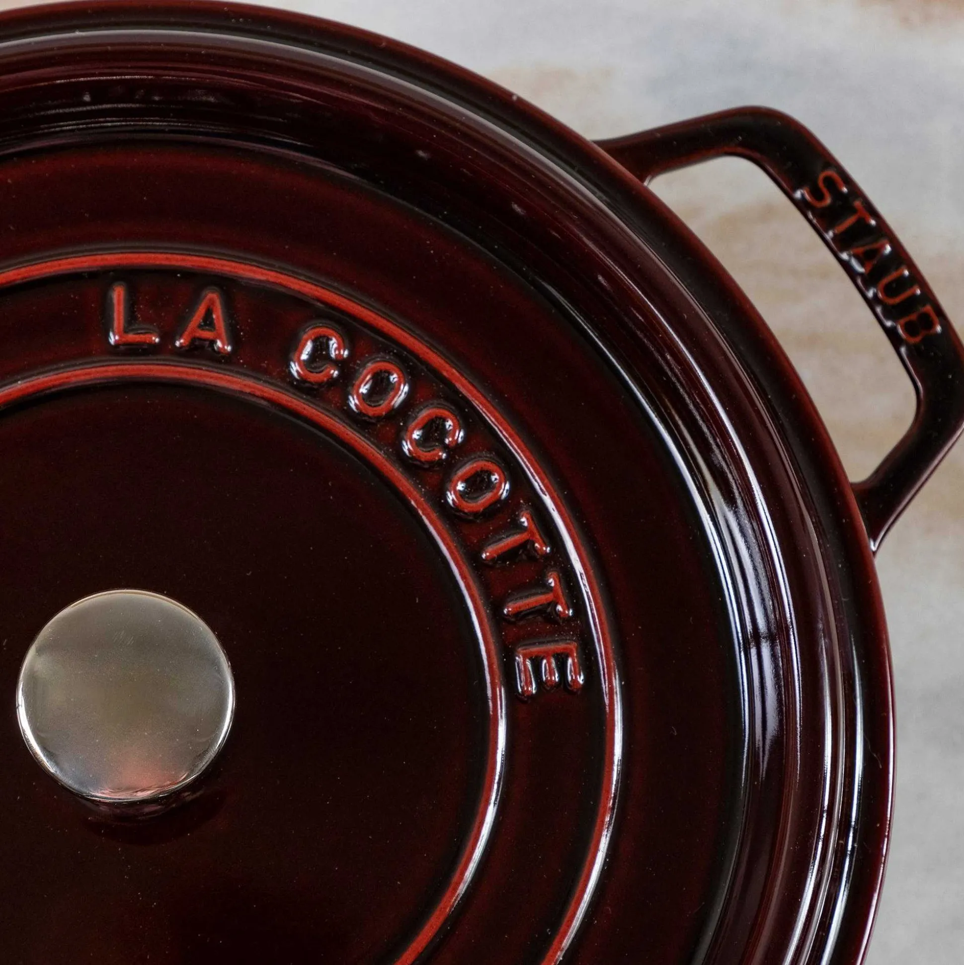 Staub Round Cocotte, 7qt, Grenadine