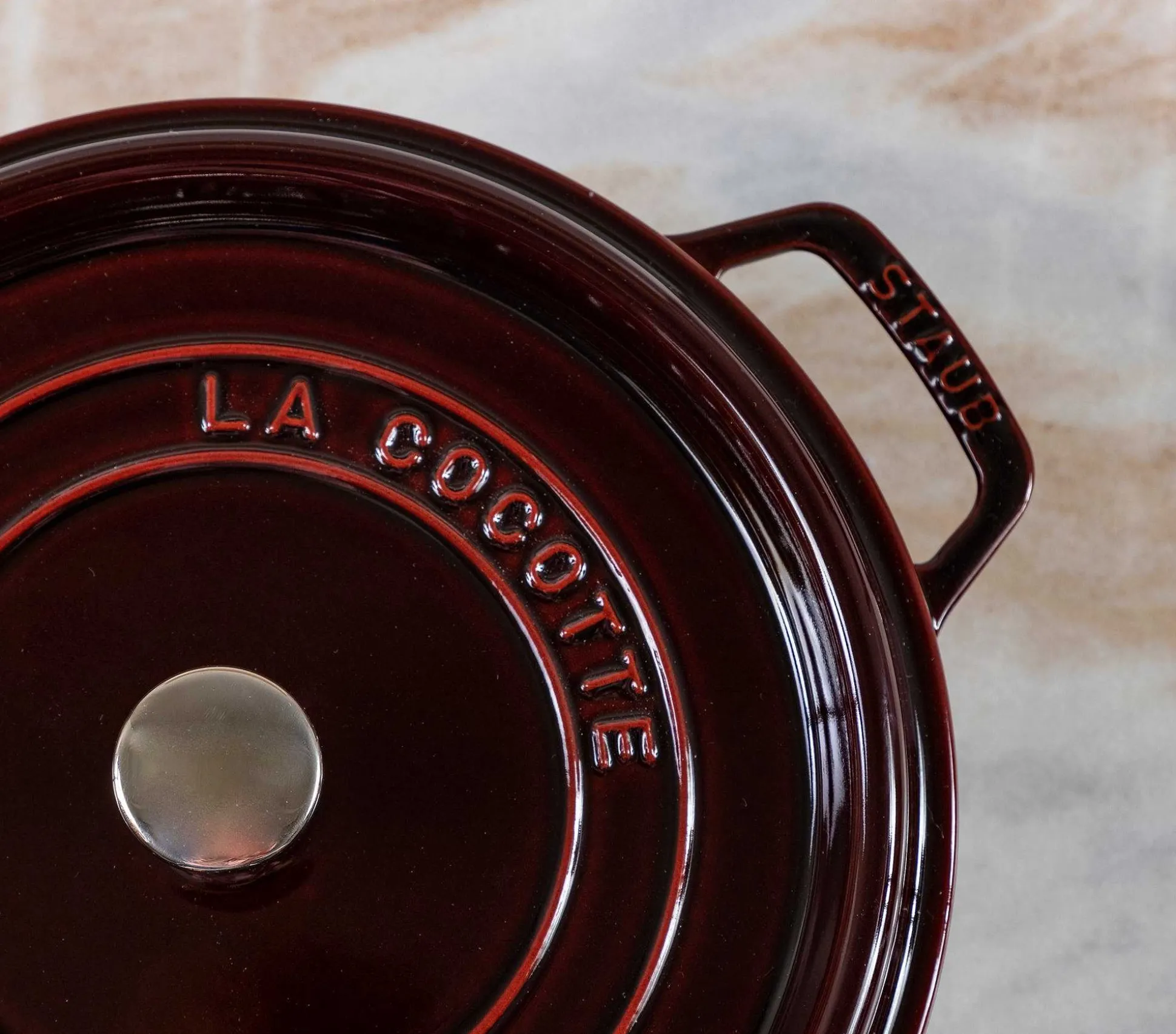 Staub Round Cocotte, 7qt, Grenadine