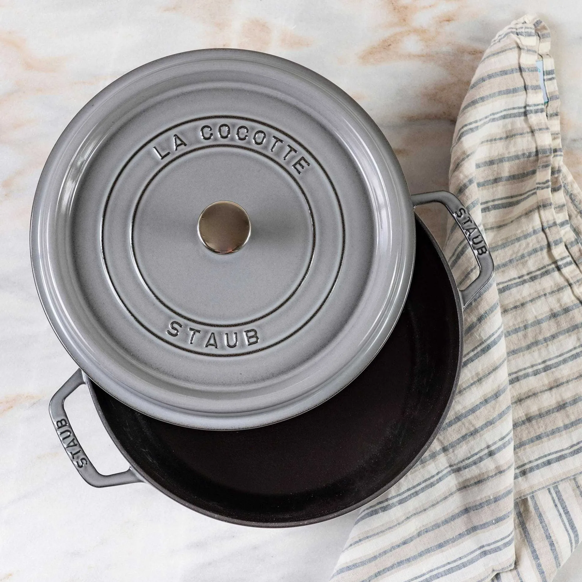 Staub Round Cocotte, 5.5qt, Graphite Grey