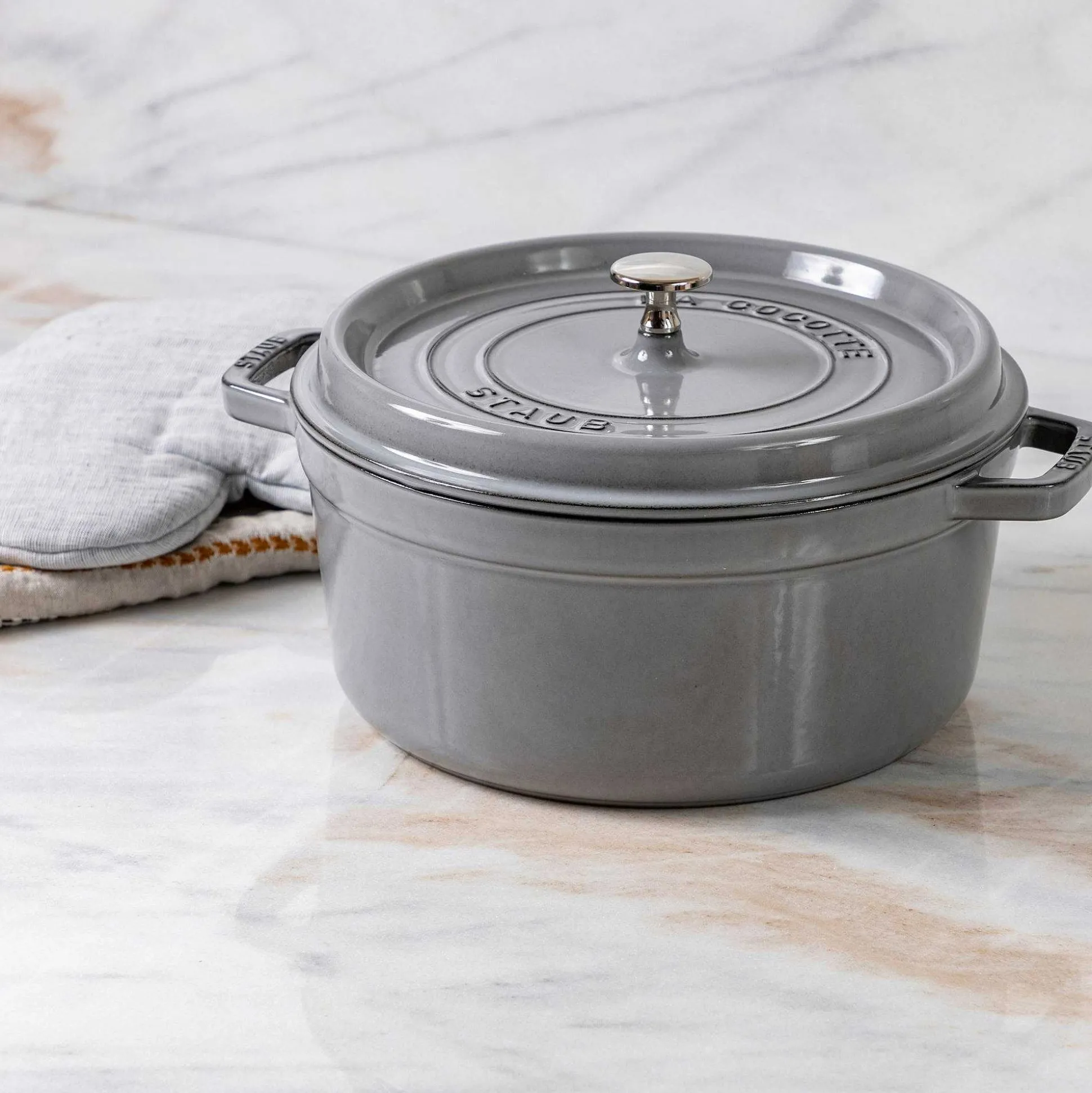 Staub Round Cocotte, 5.5qt, Graphite Grey