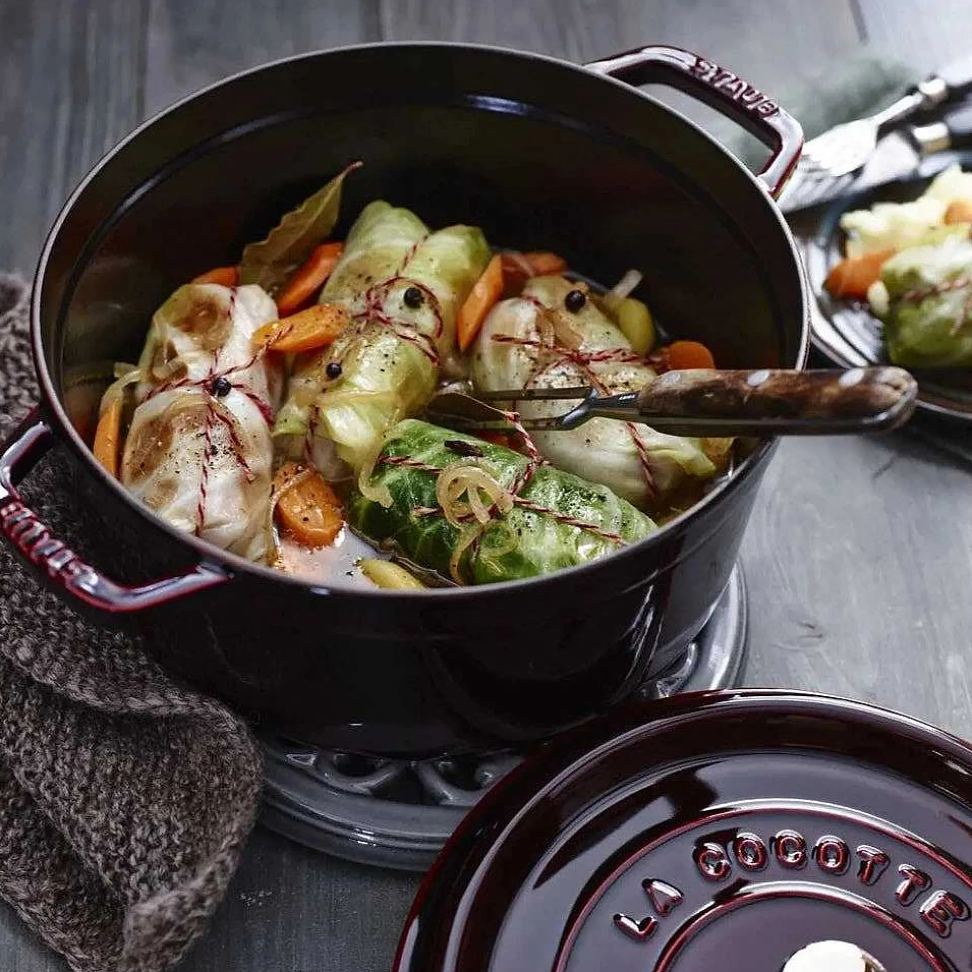 Staub Round Cocotte, 4qt, Grenadine