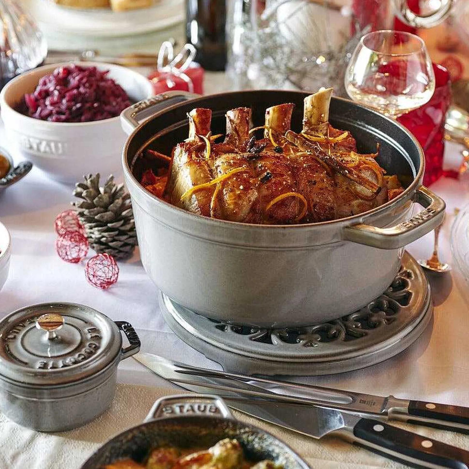 Staub Round Cocotte, 9qt, Graphite Grey