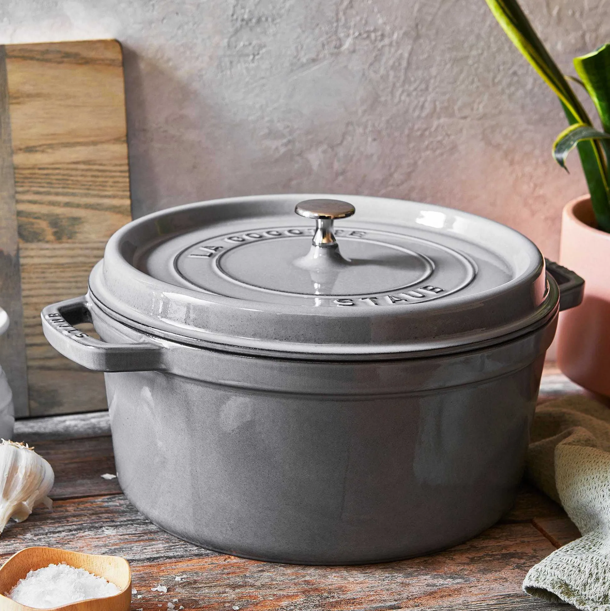 Staub Round Cocotte, 7qt, Graphite Grey