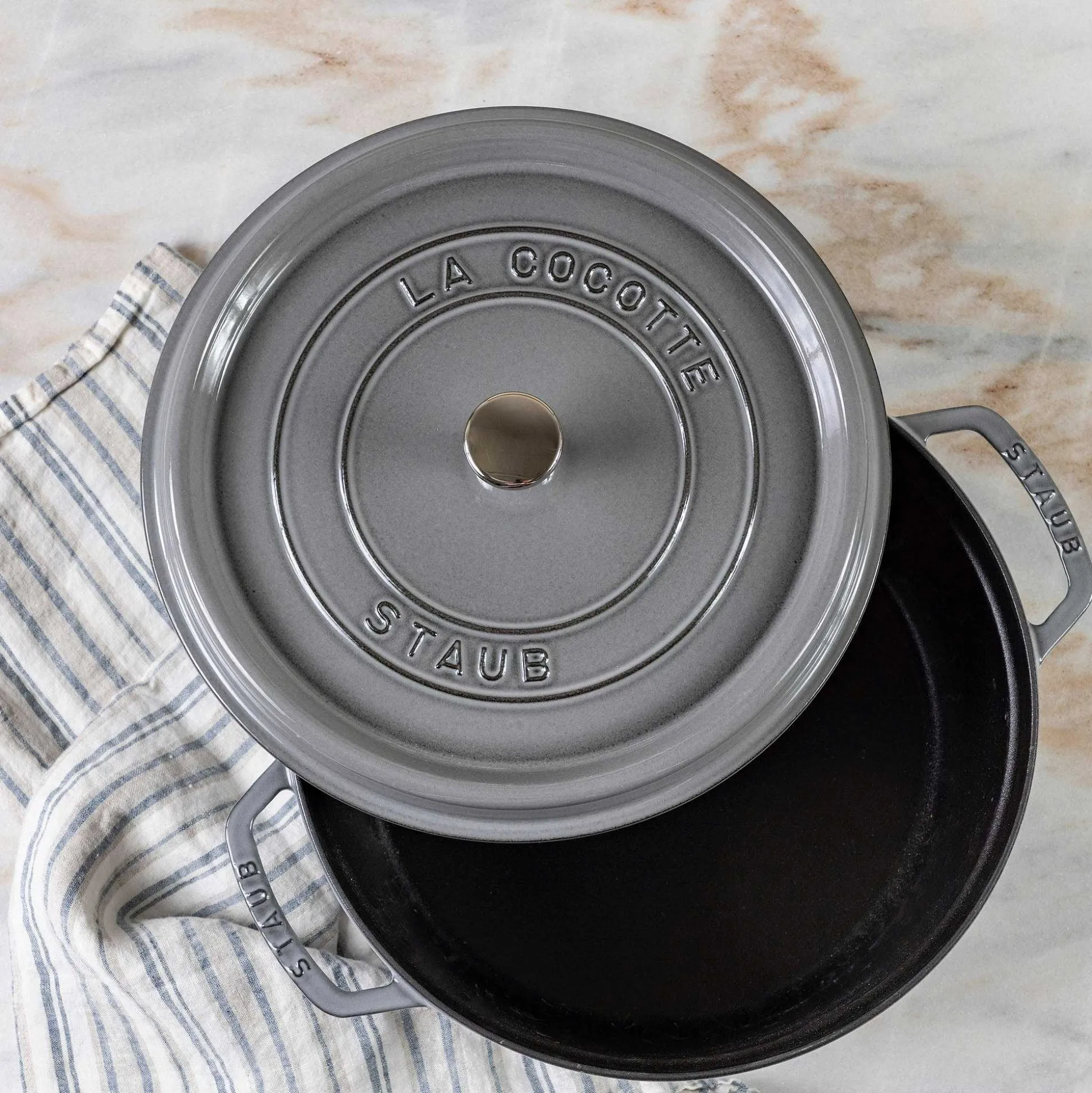 Staub Round Cocotte, 7qt, Graphite Grey