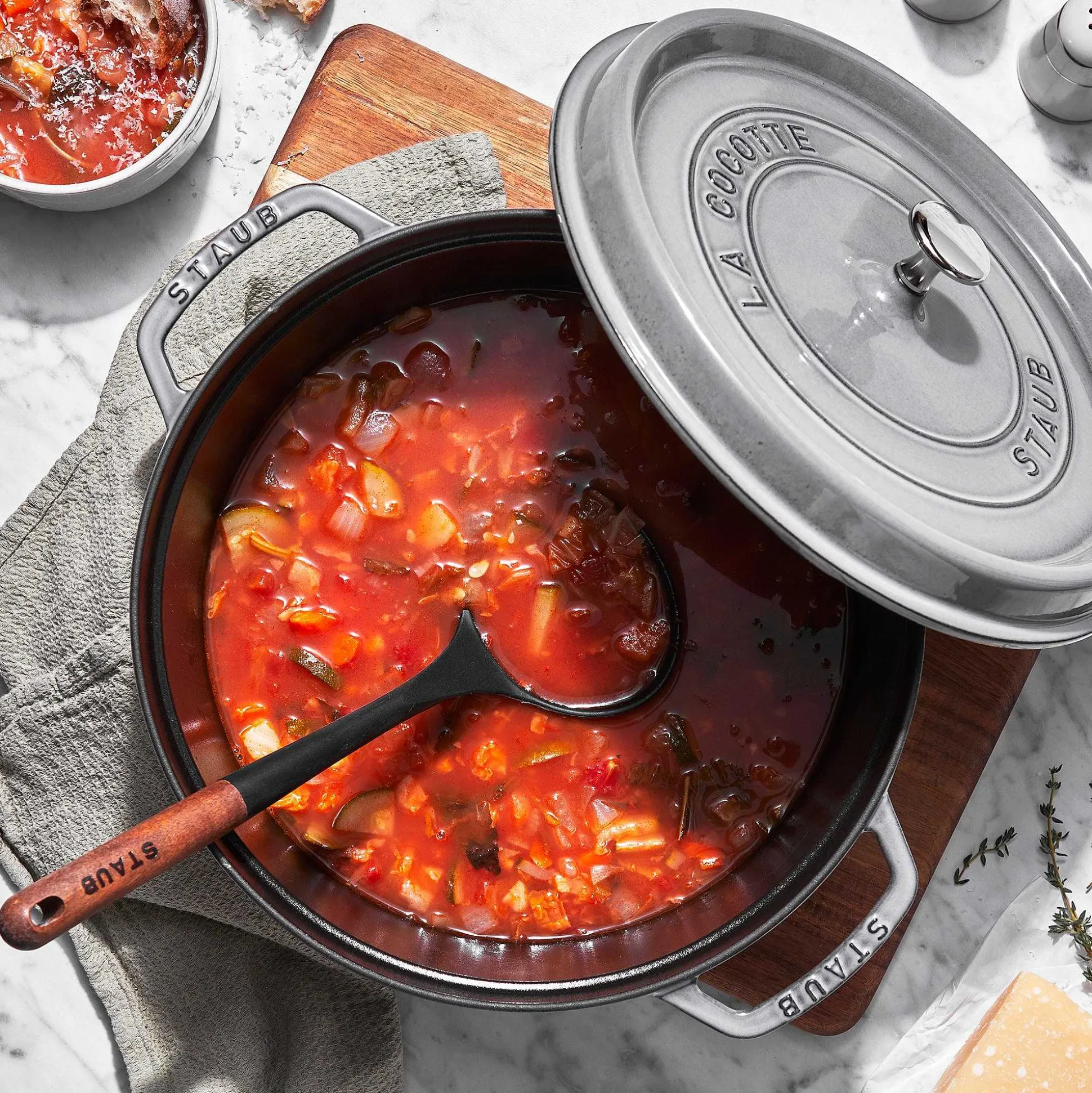 Staub Round Cocotte, 7qt, Graphite Grey