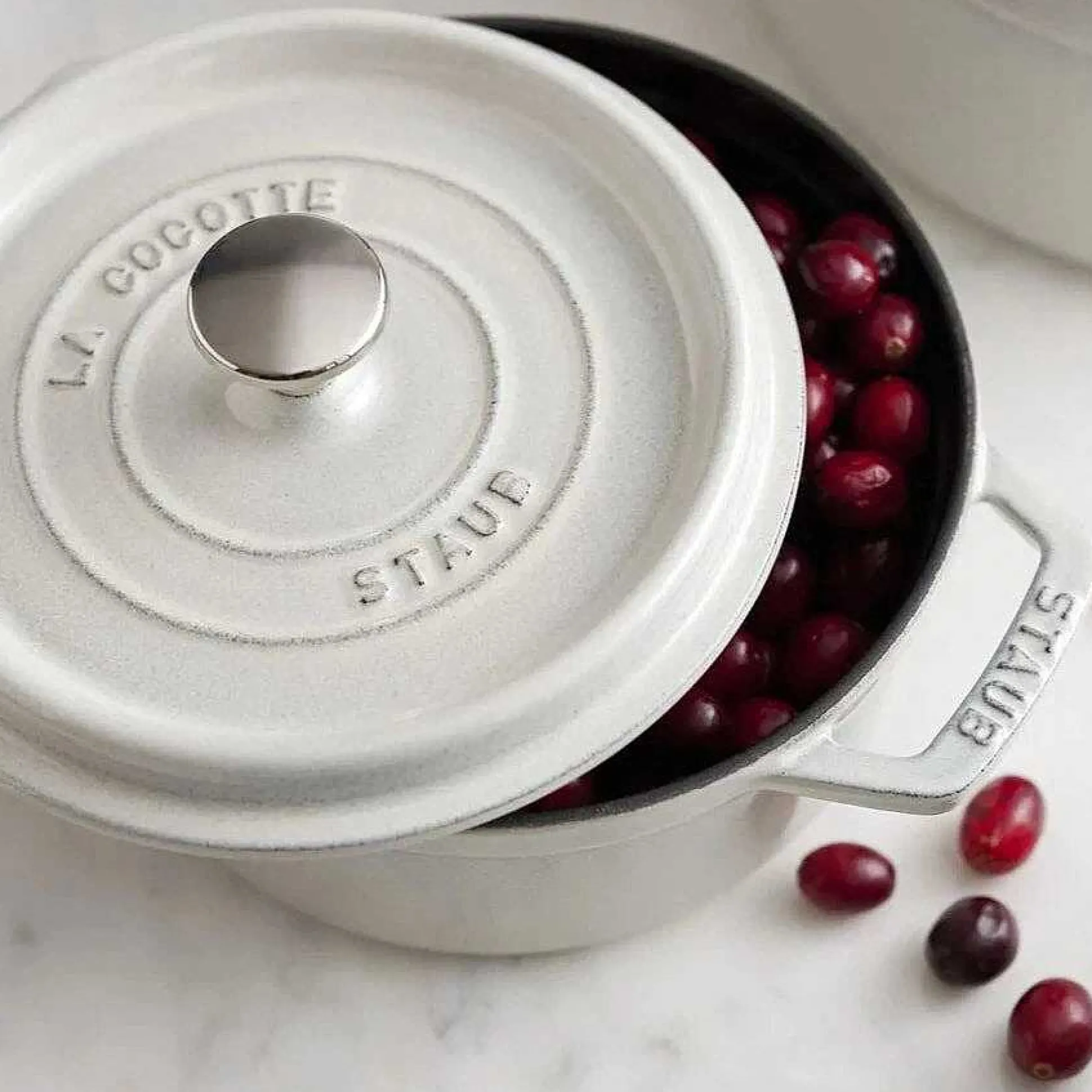Staub Round Cocotte, 4qt, White Truffle